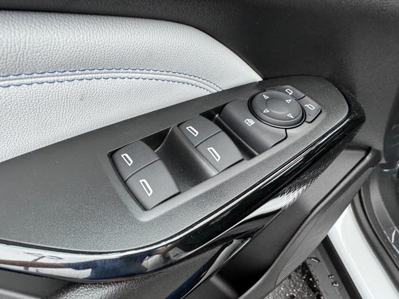 Chevrolet Trax Vehicle Full-screen Gallery Image 11