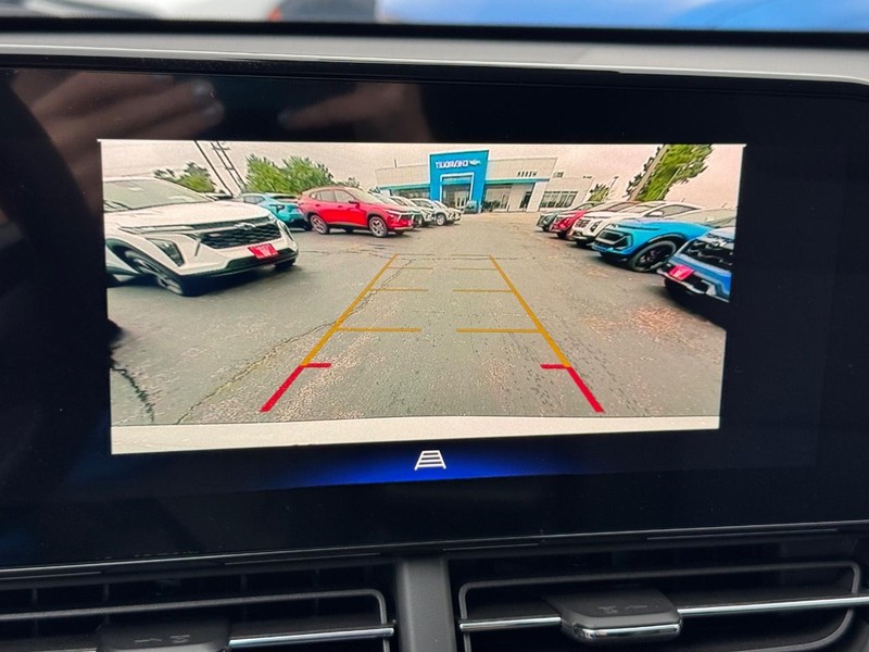 Chevrolet Trax Vehicle Full-screen Gallery Image 16