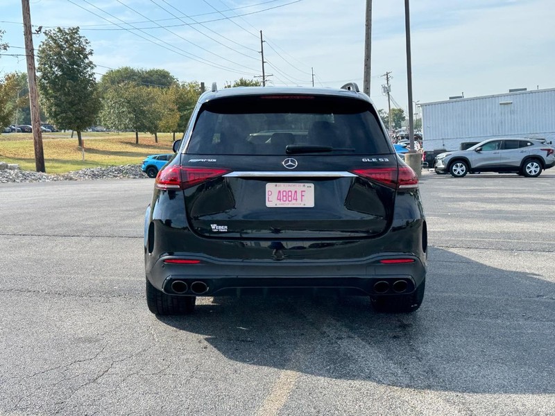 Mercedes-Benz GLE Vehicle Full-screen Gallery Image 4