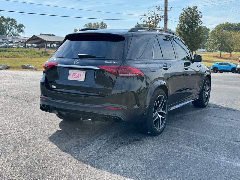 Mercedes-Benz GLE Vehicle Full-screen Gallery Image 5