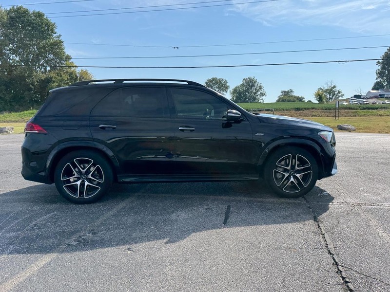 Mercedes-Benz GLE Vehicle Full-screen Gallery Image 6