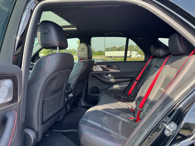 Mercedes-Benz GLE Vehicle Full-screen Gallery Image 10