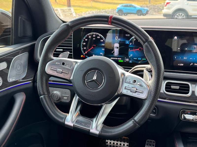 Mercedes-Benz GLE Vehicle Full-screen Gallery Image 13