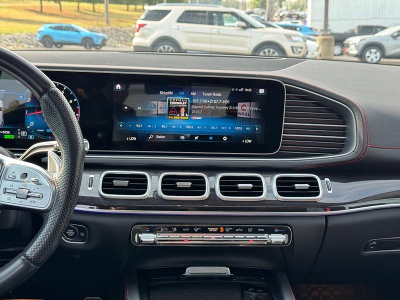 Mercedes-Benz GLE Vehicle Full-screen Gallery Image 14