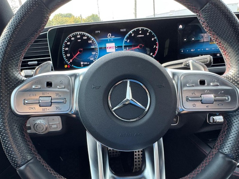 Mercedes-Benz GLE Vehicle Full-screen Gallery Image 19