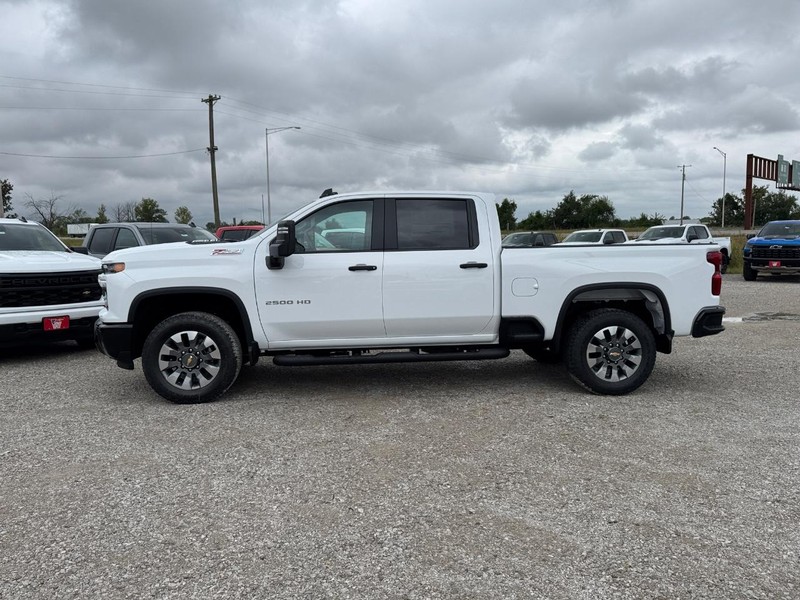 Chevrolet Silverado 2500HD Vehicle Full-screen Gallery Image 2