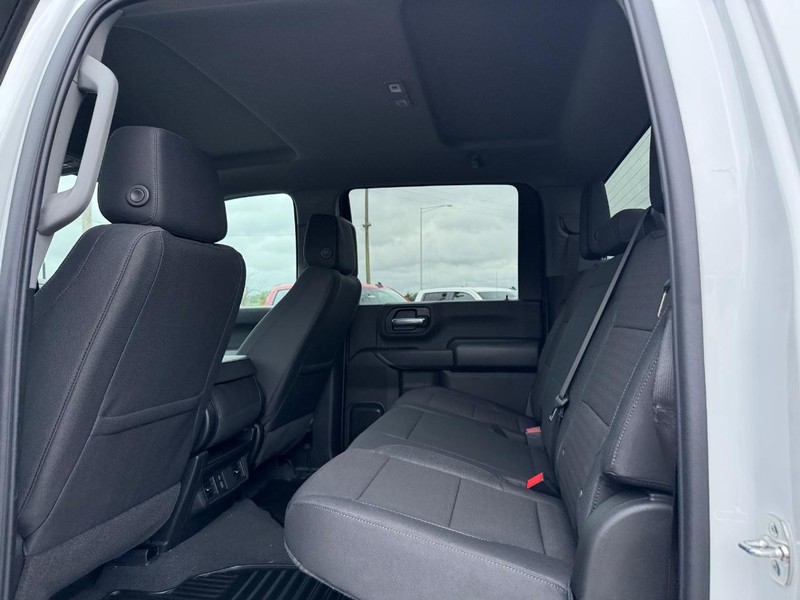 Chevrolet Silverado 2500HD Vehicle Full-screen Gallery Image 5