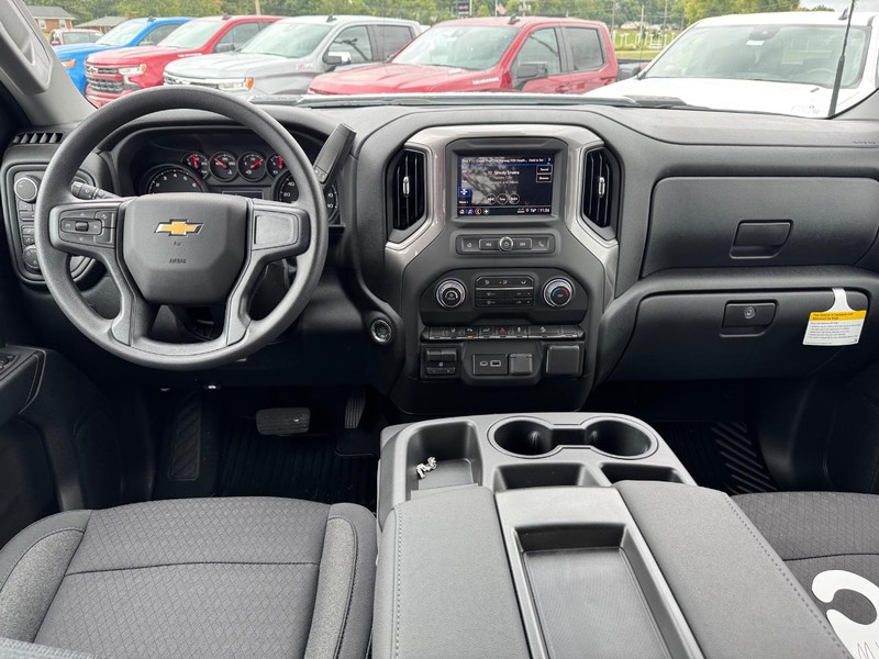 Chevrolet Silverado 2500HD Vehicle Full-screen Gallery Image 6