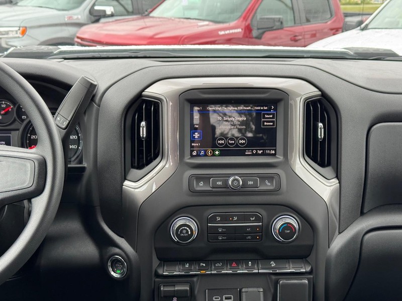 Chevrolet Silverado 2500HD Vehicle Full-screen Gallery Image 8