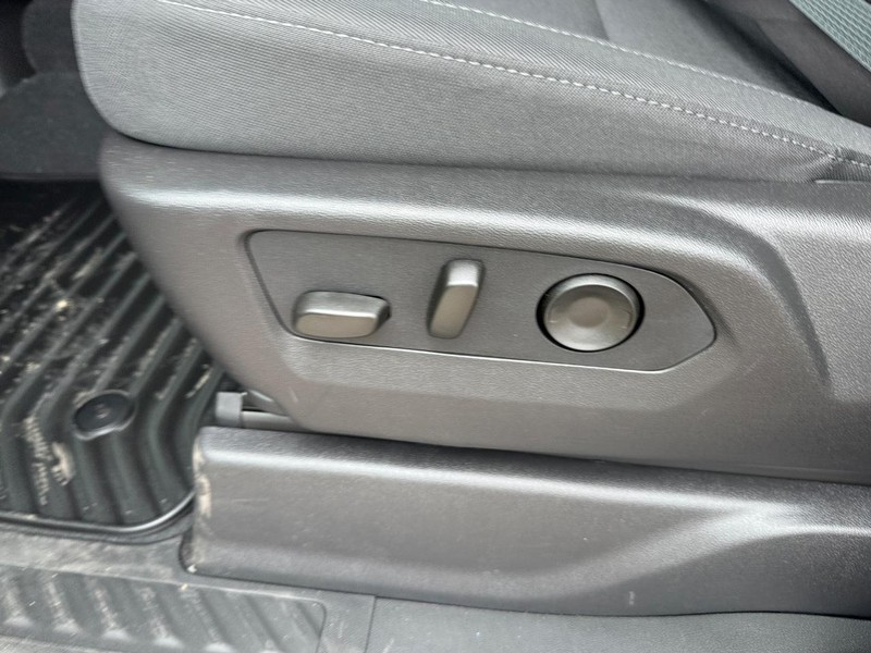 Chevrolet Silverado 2500HD Vehicle Full-screen Gallery Image 10