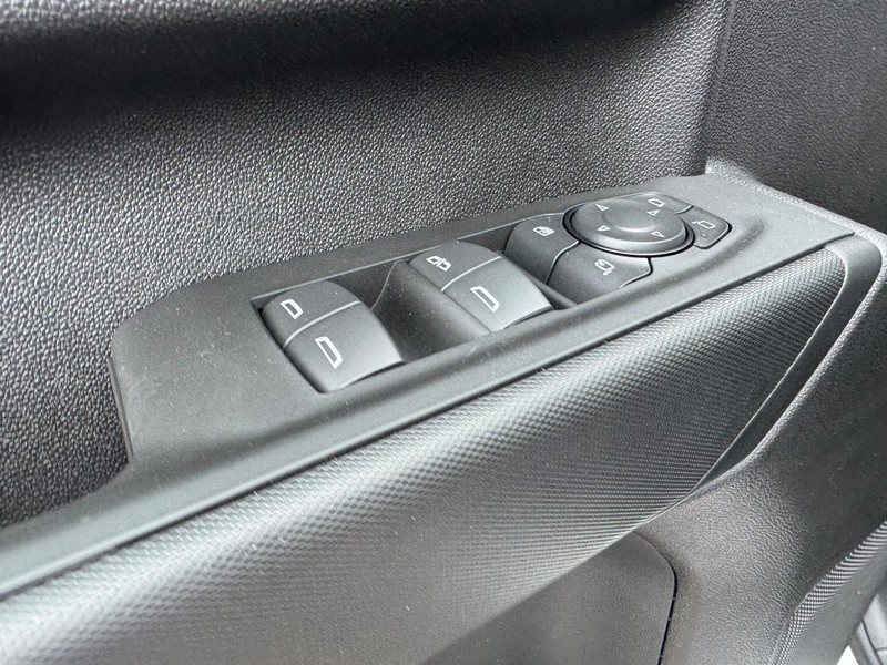 Chevrolet Silverado 2500HD Vehicle Full-screen Gallery Image 11