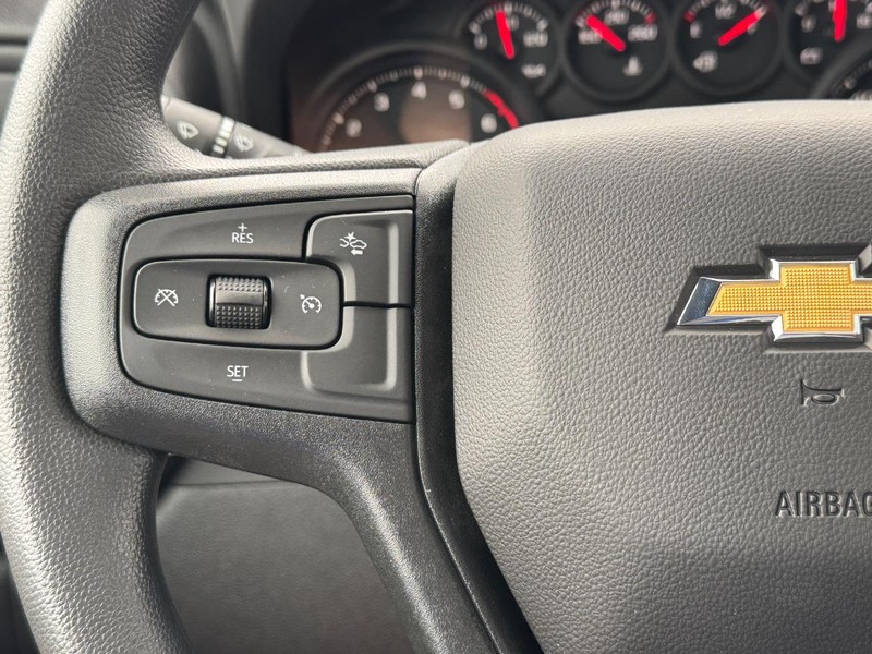 Chevrolet Silverado 2500HD Vehicle Full-screen Gallery Image 13