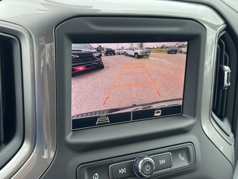 Chevrolet Silverado 2500HD Vehicle Full-screen Gallery Image 15