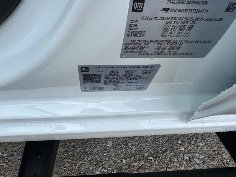 Chevrolet Silverado 2500HD Vehicle Full-screen Gallery Image 16