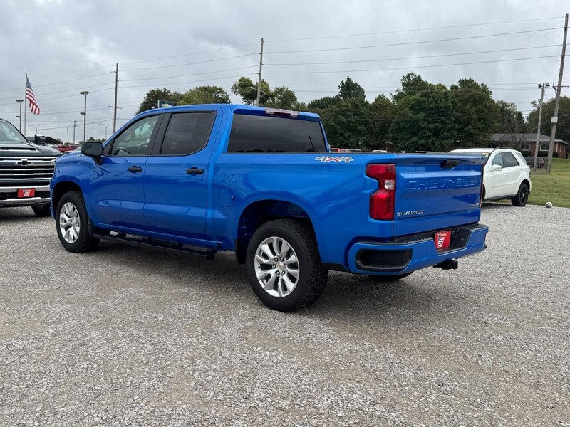 Chevrolet Silverado 1500 Vehicle Full-screen Gallery Image 3