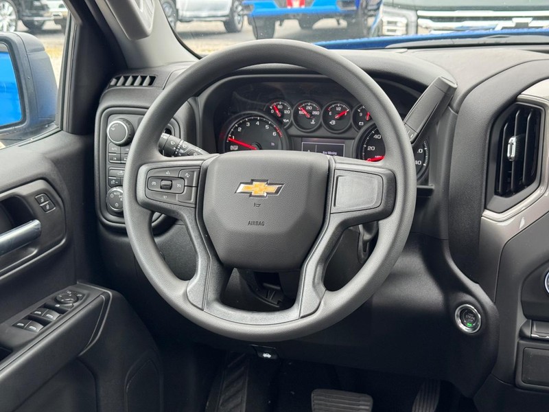 Chevrolet Silverado 1500 Vehicle Full-screen Gallery Image 7