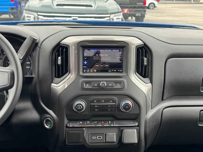 Chevrolet Silverado 1500 Vehicle Full-screen Gallery Image 8