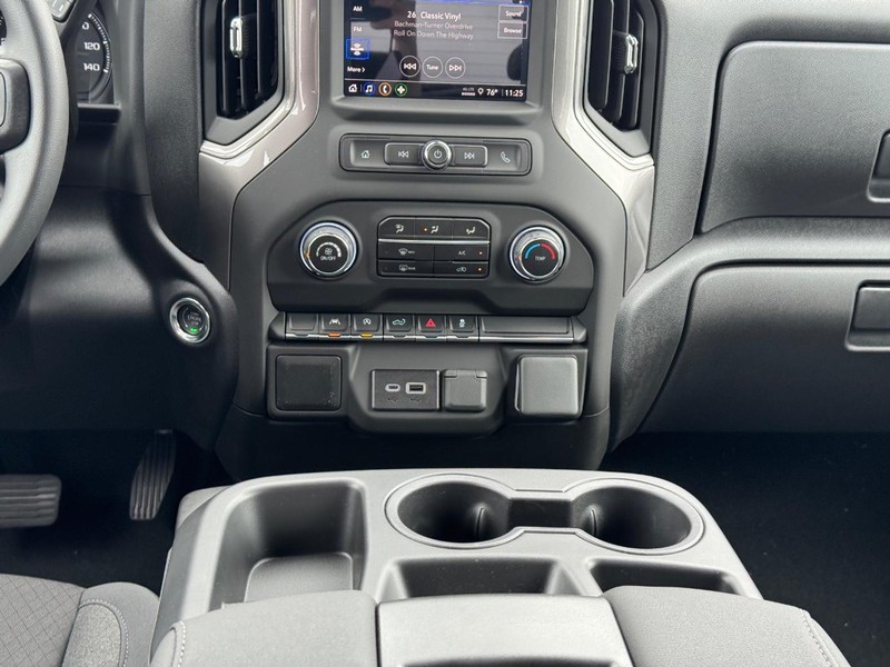 Chevrolet Silverado 1500 Vehicle Full-screen Gallery Image 9