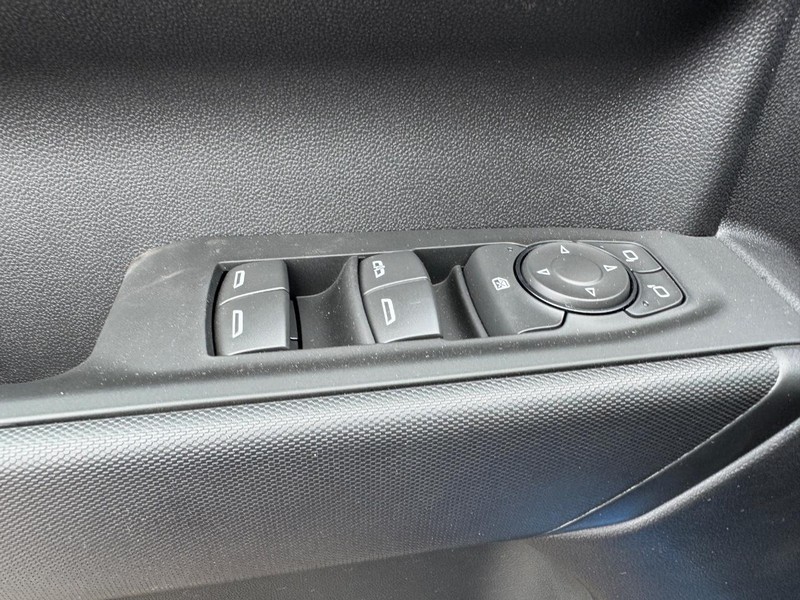 Chevrolet Silverado 1500 Vehicle Full-screen Gallery Image 11