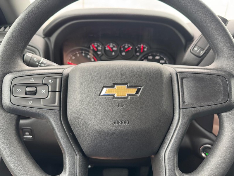 Chevrolet Silverado 1500 Vehicle Full-screen Gallery Image 12