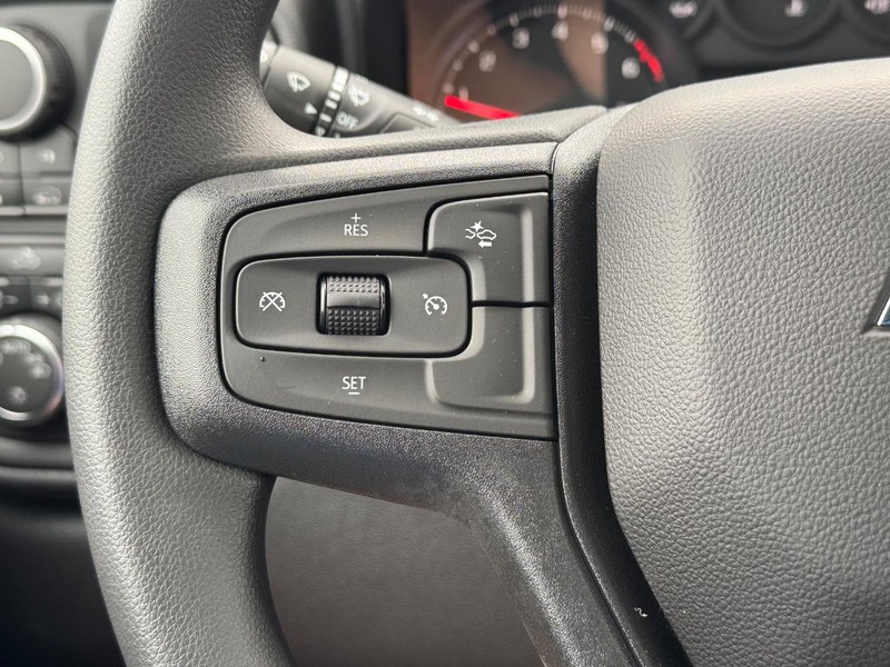 Chevrolet Silverado 1500 Vehicle Full-screen Gallery Image 13