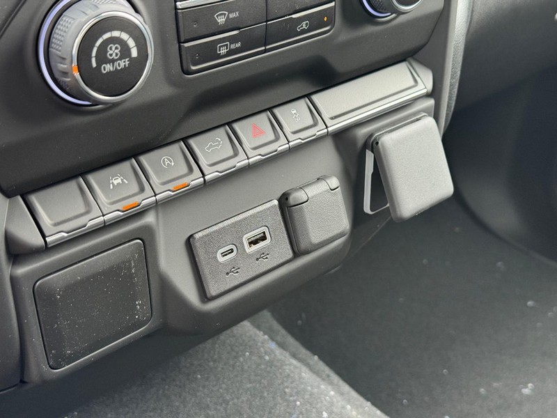 Chevrolet Silverado 1500 Vehicle Full-screen Gallery Image 14