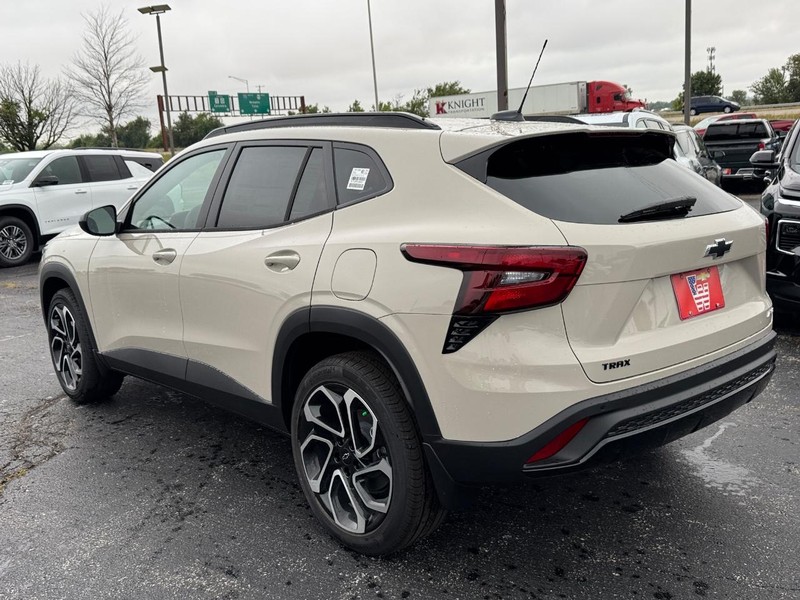 Chevrolet Trax Vehicle Full-screen Gallery Image 3