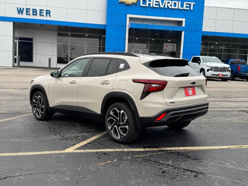 Chevrolet Trax Vehicle Full-screen Gallery Image 3