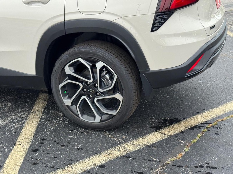 Chevrolet Trax Vehicle Full-screen Gallery Image 4