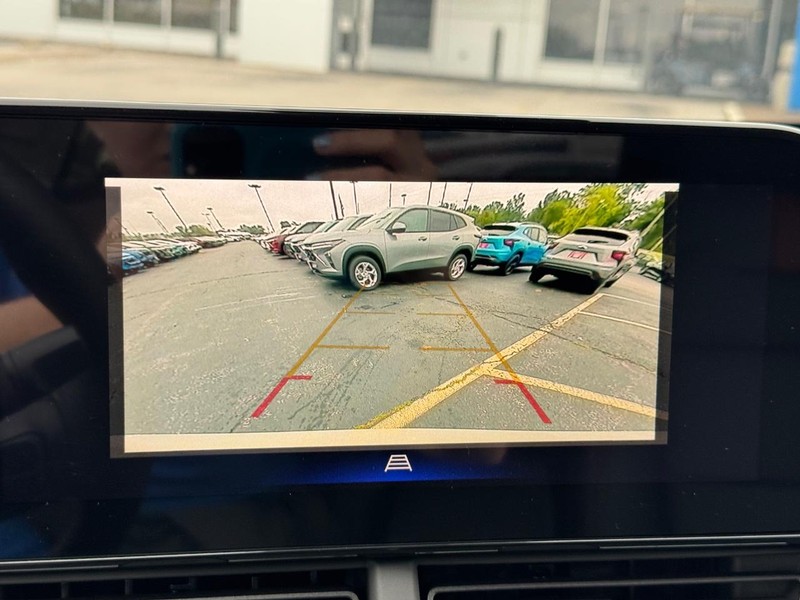 Chevrolet Trax Vehicle Full-screen Gallery Image 16