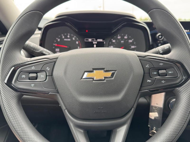 Chevrolet Trax Vehicle Full-screen Gallery Image 12