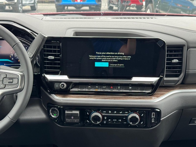 Chevrolet Silverado 1500 Vehicle Full-screen Gallery Image 8