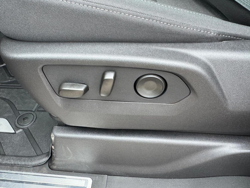 Chevrolet Silverado 1500 Vehicle Full-screen Gallery Image 9