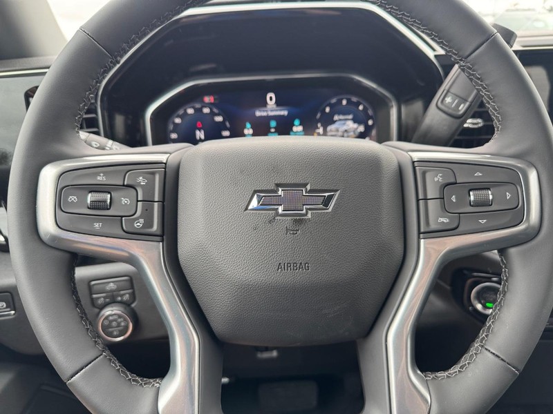 Chevrolet Silverado 1500 Vehicle Full-screen Gallery Image 11