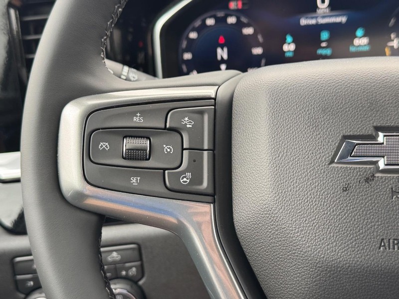 Chevrolet Silverado 1500 Vehicle Full-screen Gallery Image 12