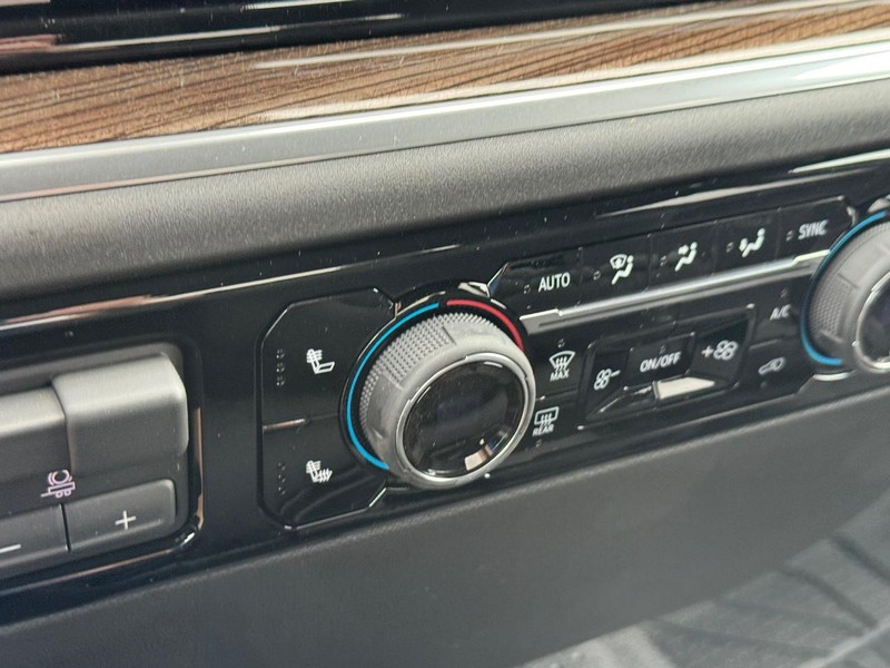 Chevrolet Silverado 1500 Vehicle Full-screen Gallery Image 14