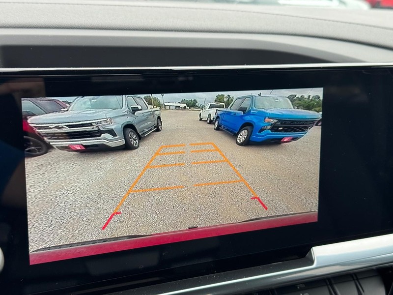 Chevrolet Silverado 1500 Vehicle Full-screen Gallery Image 15