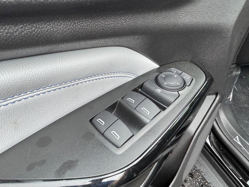 Chevrolet Trax Vehicle Full-screen Gallery Image 11