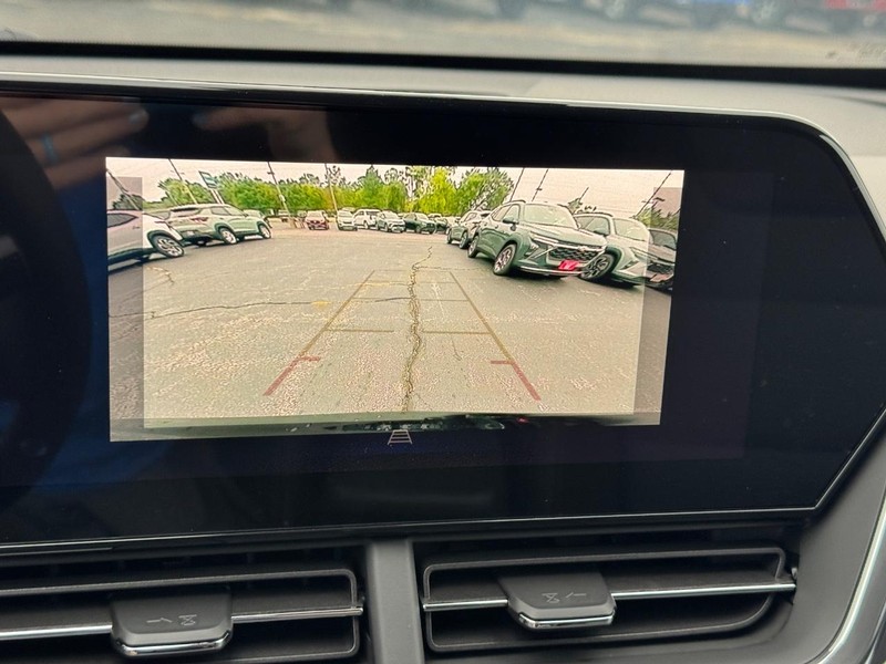 Chevrolet Trax Vehicle Full-screen Gallery Image 16