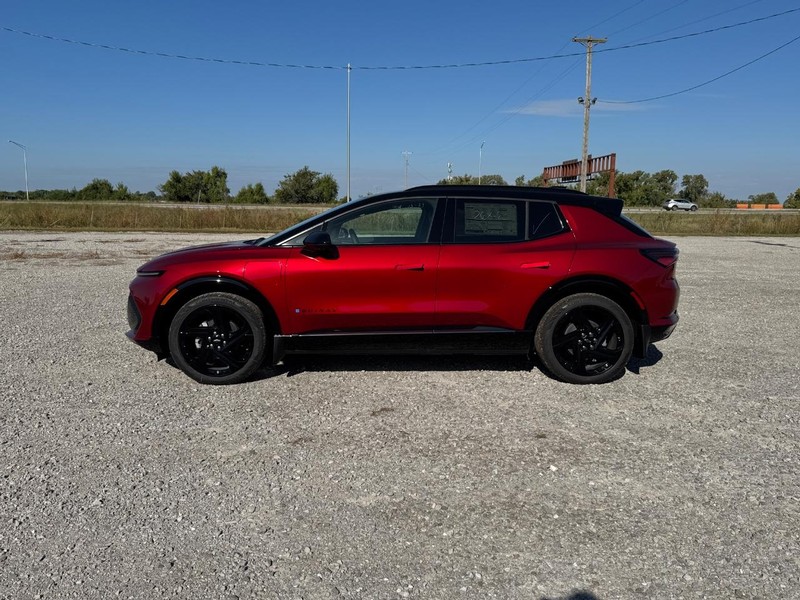 Chevrolet Equinox EV Vehicle Full-screen Gallery Image 2