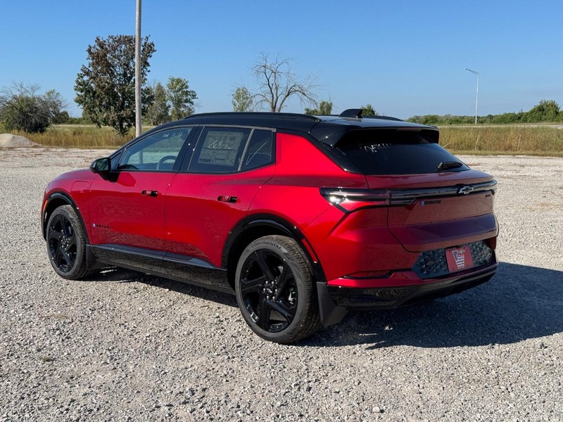 Chevrolet Equinox EV Vehicle Full-screen Gallery Image 3