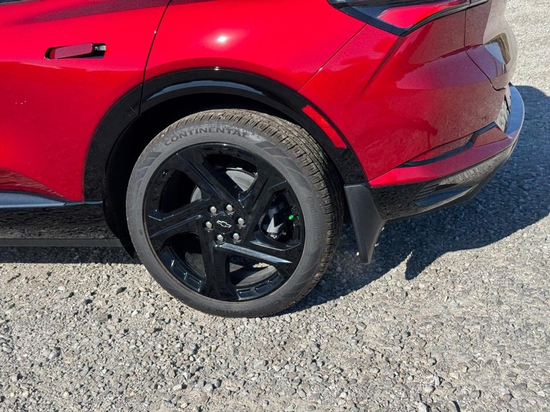 Chevrolet Equinox EV Vehicle Full-screen Gallery Image 4