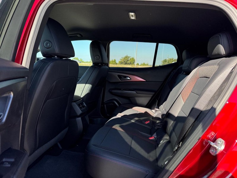 Chevrolet Equinox EV Vehicle Full-screen Gallery Image 5