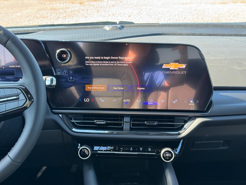 Chevrolet Equinox EV Vehicle Full-screen Gallery Image 8