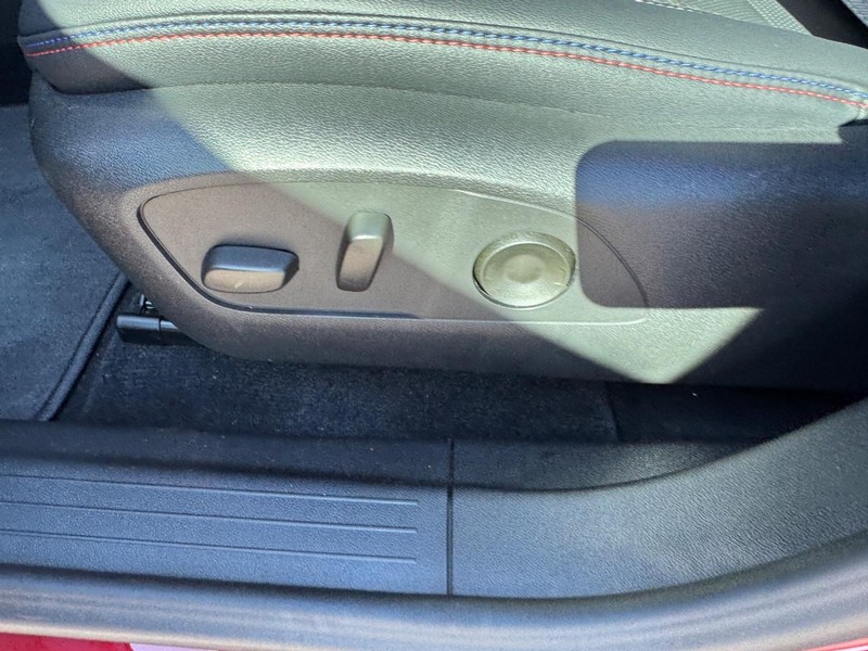 Chevrolet Equinox EV Vehicle Full-screen Gallery Image 10