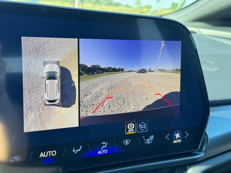 Chevrolet Equinox EV Vehicle Full-screen Gallery Image 15