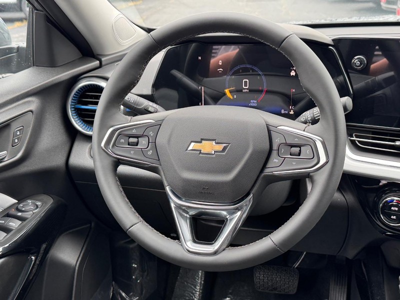 Chevrolet Trax Vehicle Full-screen Gallery Image 7