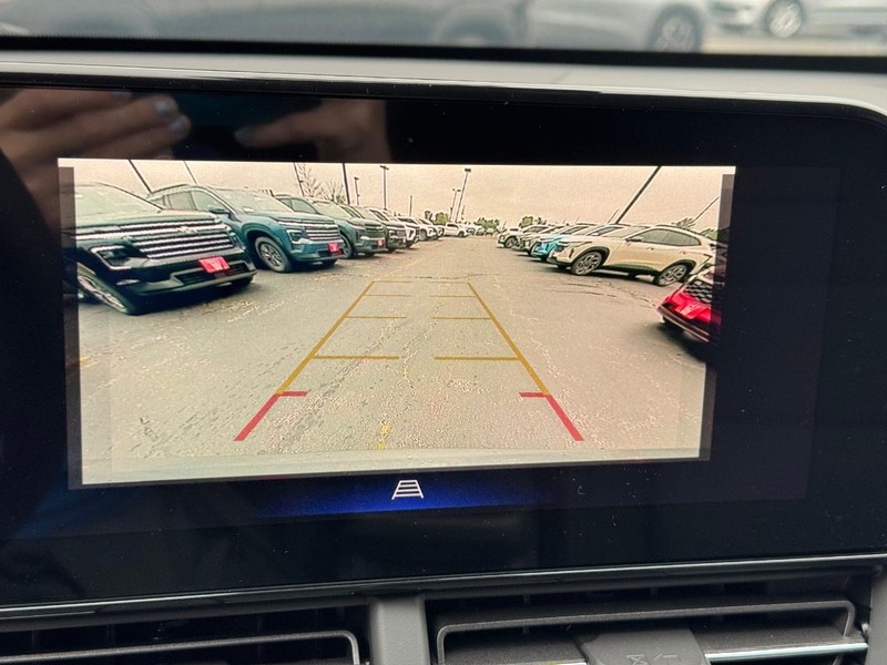 Chevrolet Trax Vehicle Full-screen Gallery Image 16