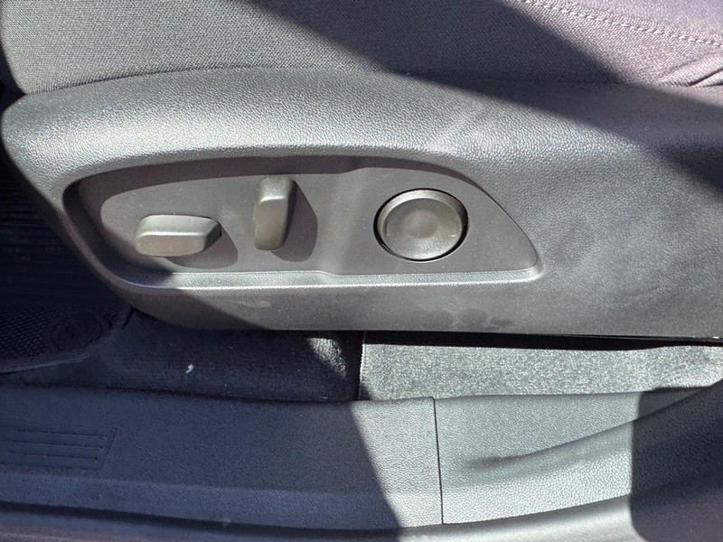 Chevrolet Equinox Vehicle Full-screen Gallery Image 10