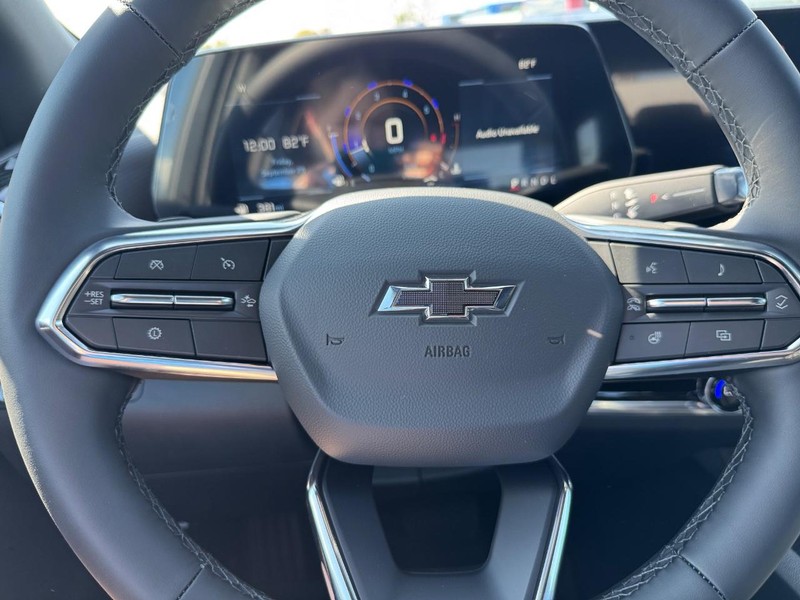 Chevrolet Equinox Vehicle Full-screen Gallery Image 12